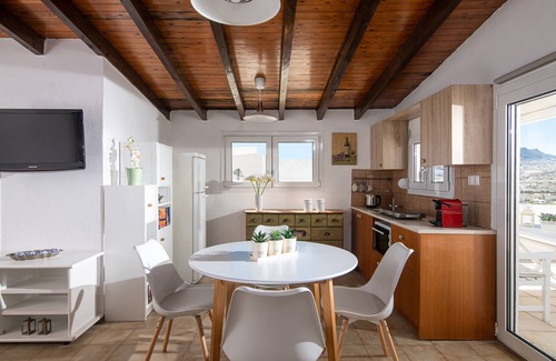 Heraklion Apartment | Chic 1-bedroom apartment with WiFi, AC in awesome Heraklion