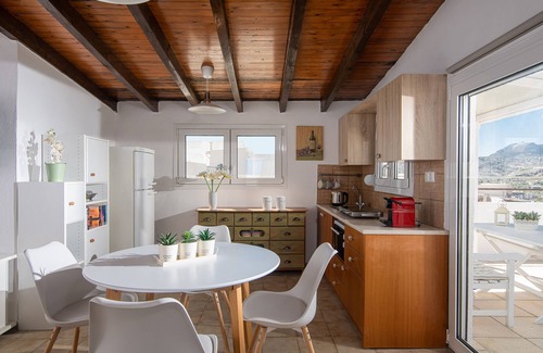 Heraklion Apartment | Chic 1-bedroom apartment with WiFi, AC in awesome Heraklion