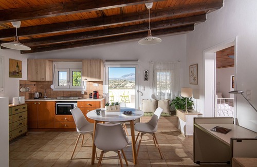 Heraklion Apartment | Chic 1-bedroom apartment with WiFi, AC in awesome Heraklion