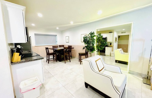 Beverly Green Apartment | Chic 1-bedroom apartment in vibrant Las Vegas with WiFi, Strip,LVCC 1 mile,Sale