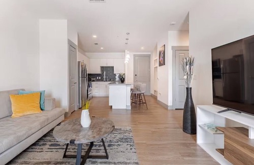 West Oak Hill Apartment | Chic 1-bedroom apartment with washer and dryer in amazing Austin
