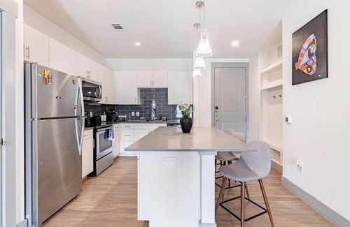 West Oak Hill Apartment | Chic 1-bedroom apartment with washer and dryer in amazing Austin