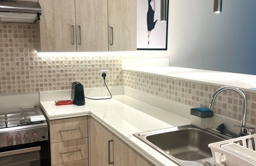 Palm Jumeirah Apartment | Chic 1-bedroom by the beach in charming Dubai on famous Palm Island