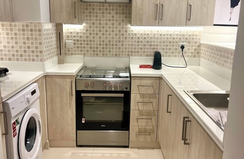 Palm Jumeirah Apartment | Chic 1-bedroom by the beach in charming Dubai on famous Palm Island