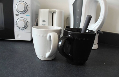 Heywood Apartment | Chic 1BR Apt Close to Heywood Transport Links