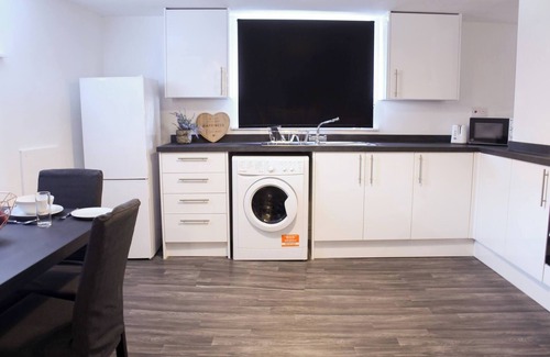 Heywood Apartment | Chic 1BR Apt Close to Heywood Transport Links