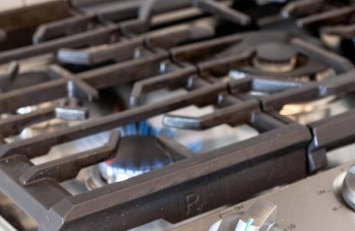 Sunnyside Apartment | Chic 1BR Kensington unit W/Free UG Parking