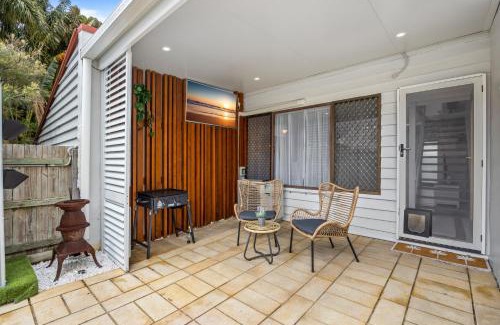 Mooloolaba House | Chic 2-Bed Cabin-Style Home by Mooloolaba Beach