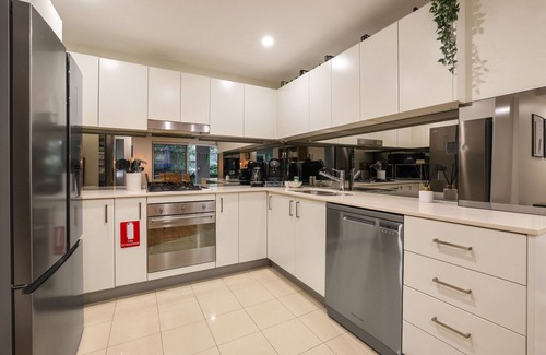 Dee Why Apartment | Chic 2-Bed Dee Why Haven with Backyard & BBQ