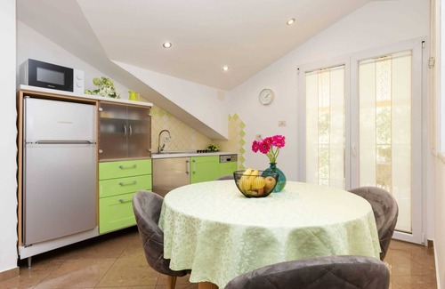 Artatore Apartment | Chic 2-Bedroom Apartment, Perfect for 4