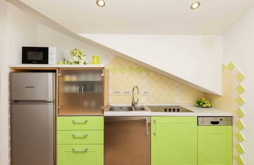 Artatore Apartment | Chic 2-Bedroom Apartment, Perfect for 4