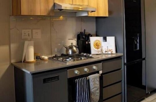 Greater Johannesburg Metropolitan Area Apartment | Chic 2-bedroom apartment with AC, WiFi in fantastic Midrand