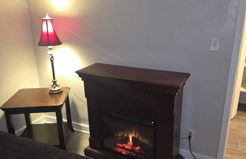 Downtown West Apartment | Chic 2-bedroom DOWNTOWN apartment with fitness room and balcony in vibrant STL