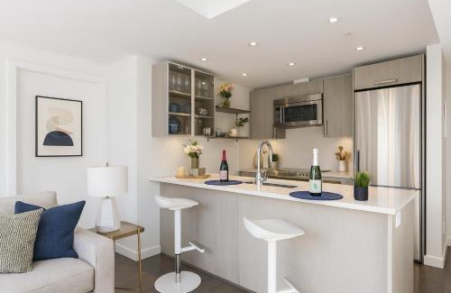 Downtown Eastside Apartment | Chic 2-Bedroom Getaway near Breweries and Local Cafés