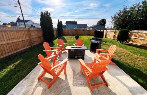 South Bend House | Chic 2br Near Nd Kingqueen Beds Firepitgrill