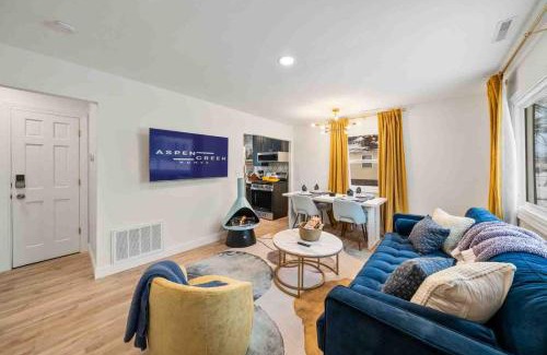 South Bend House | Chic 2br Near Nd Kingqueen Beds Firepitgrill