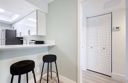 Lauderdale Harbours Condo | Chic 2BR with Pool & Modern Amenities