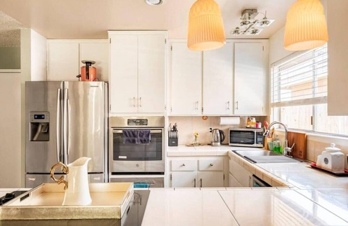 Southeastern Sacramento House | Chic 3BR,2B Haven near the River