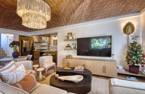 Mauricio Castro House | Chic 3BR Home w/Pool and a short walk into town