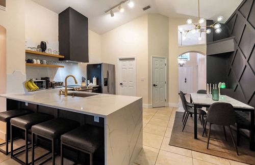 Sunrise Lakes House | Chic 3BR Retreat w/Pool Near Disney Magic