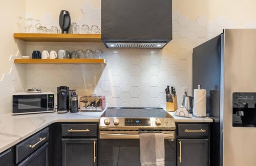 Sunrise Lakes House | Chic 3BR Retreat w/Pool Near Disney Magic