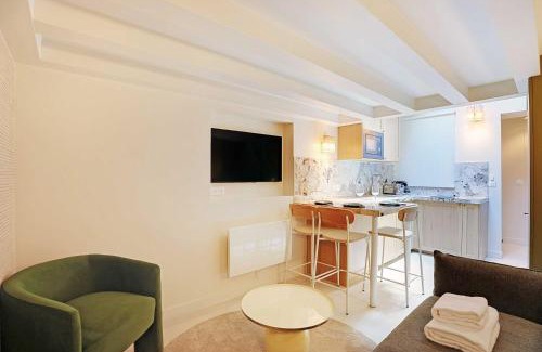 Saint-Vincent-de-Paul Apartment | Chic and Cosy Apartment-Canal Saint Martin