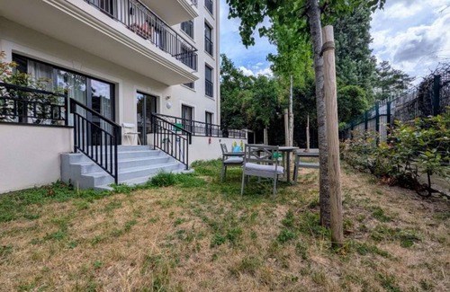Clamart Apartment | Chic and spacious apart with parking and garden