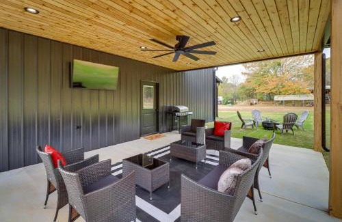 Higden House | Chic Arkansas Retreat with Patio, Grill and Fire Pit!
