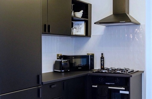 Margate House | Chic Beach Getaway (sleeps 6) - 4 mins to beach