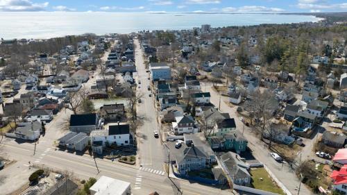 Old Orchard Beach Apartment | Chic Beach Suite in Old Orchard Beach