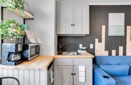 Old Orchard Beach Apartment | Chic Beach Suite in Old Orchard Beach