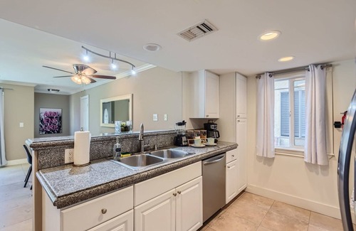 Newport Shores Apartment | Chic Beachside BBQ Fast Wifi - C2