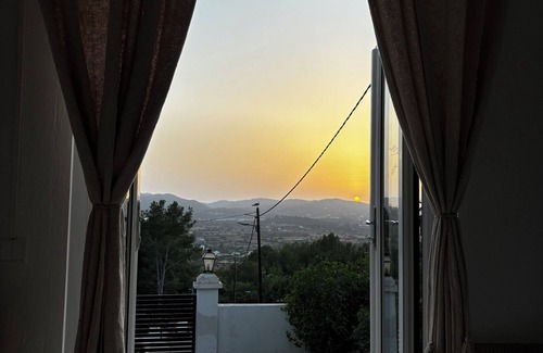 Ibiza Town Apartment | Chic Casita with AC and WiFi in amazing Eivissa