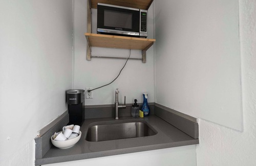 Near East Columbus Apartment | Chic City Retreat 93I Sleeps 2