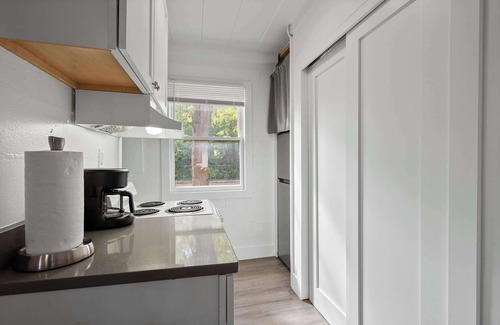 Near East Columbus Apartment | Chic City Retreat 93I Sleeps 2