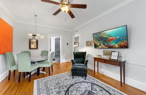 Dilworth House | Chic Comfortable 2BR with Porch near Dilworth
