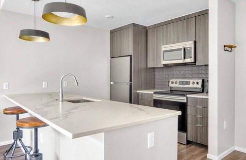 Congress Park Apartment | Chic Congress Park 1BR w/ Gym & Pool, near shops & dining, by Blueground