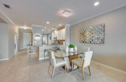 Naples Condo | Chic Country Club Condo w/Upscale Amenities