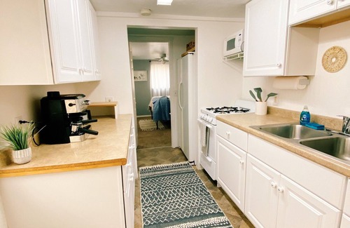Medford Apartment | Chic & cozy 1 bedroom guest-house