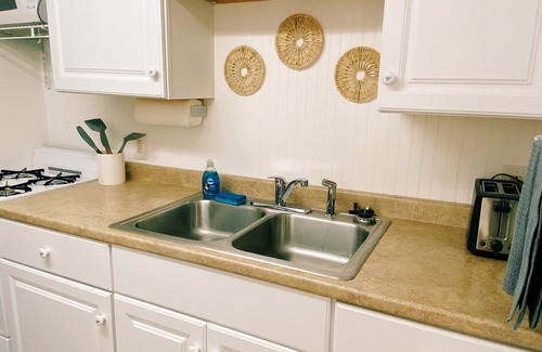 Medford Apartment | Chic & cozy 1 bedroom guest-house