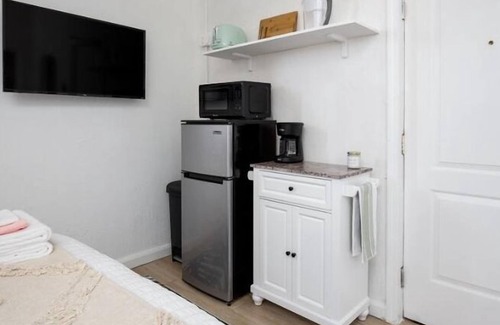 Westlake Apartment | Chic & Cozy Studio for 2! Amazing DTLA Location!