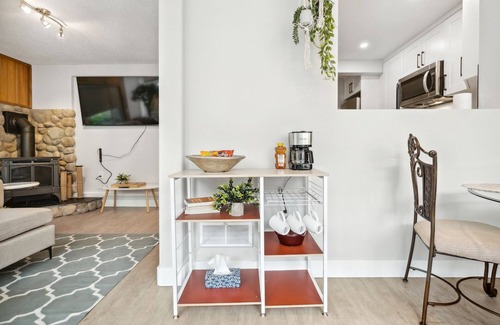 Bridlewood House | Chic DBL Suite Oasis with Hot Tub-Sleeps 15