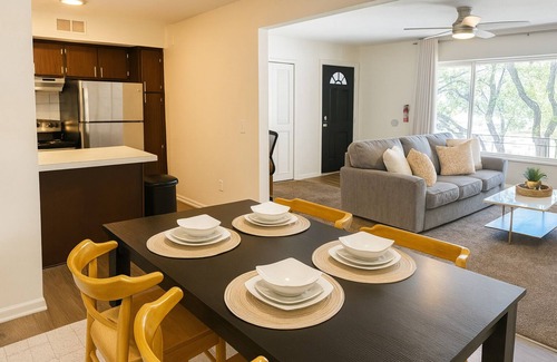 Royal Oak Apartment | Chic Downtown 1BR Stay in Downtown Royal Oak