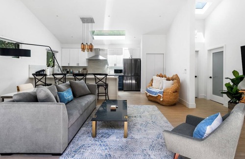 Culver - West House | Chic Family Fun in Brentwood's Best Location