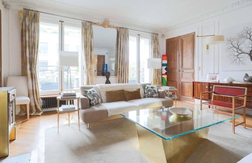 Champs-Elysees Apartment | Chic Flat 2 Rooms Georges V