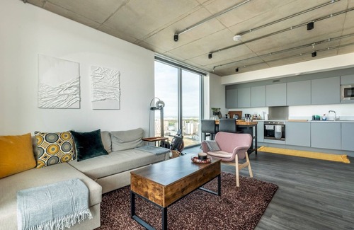 Greenwich Apartment | Chic Flat Next To Elizabeth Line - Stunning Views | Pass the Keys