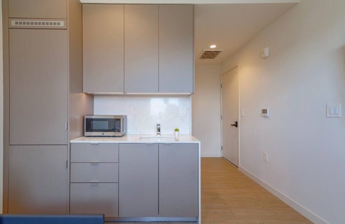 West Los Angeles Apartment | Chic & Functional Coliving Suite UCLA Area