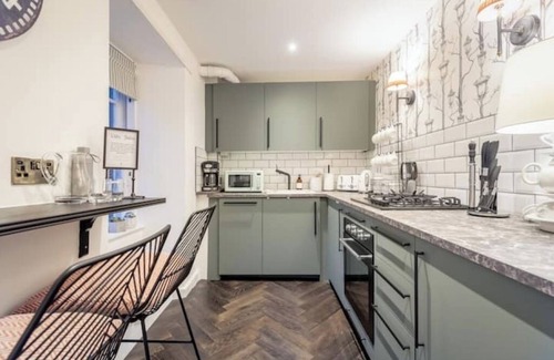 Stockbridge Apartment | Chic Georgian Hideaway in Stockbridge, Edinburgh