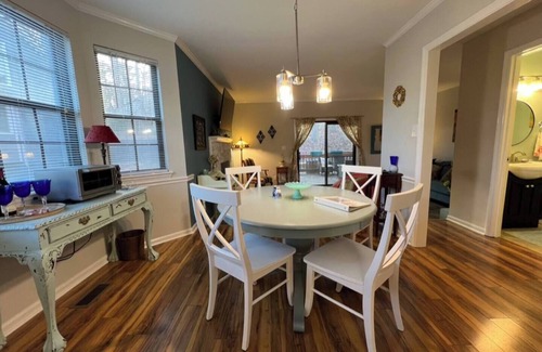 Southwest Raleigh House | Chic Home close to NCSU & Centennial campus & RDU