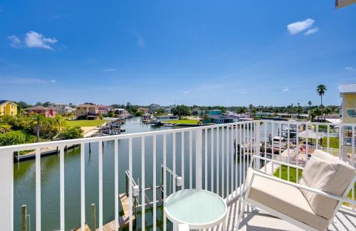 Hudson Beach Estates House | Chic Hudson Townhome Walk to the Beach!